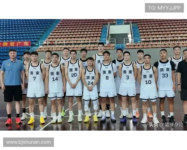 中国男篮全员归队备战世界杯 新老球员组合成最大看点 中国男篮全员归队备战世界杯 新老球员组合成最大看点