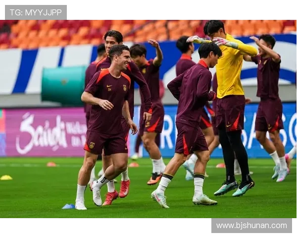 中国足球迎来新篇章 国足集训备战世界杯预选赛展现全新面貌 中国足球迎来新篇章 国足集训备战世界杯预选赛展现全新面貌