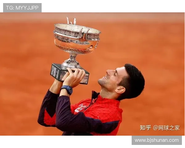 德约科维奇再创传奇巅峰力克劲敌豪取年度第八座网球冠军奖杯 德约科维奇再创传奇巅峰力克劲敌豪取年度第八座网球冠军奖杯