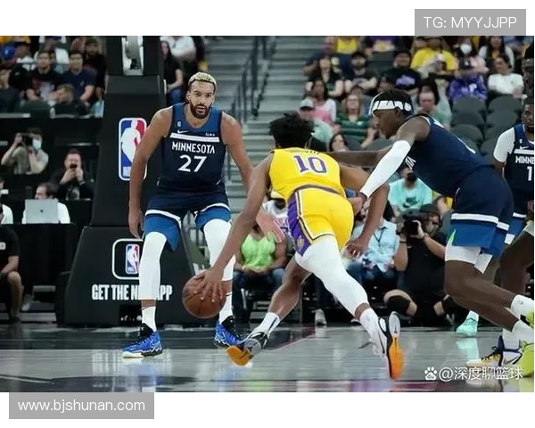 森林狼俱乐部崛起之路:从挑战到辉煌的团队精神与战术革新 森林狼俱乐部崛起之路:从挑战到辉煌的团队精神与战术革新