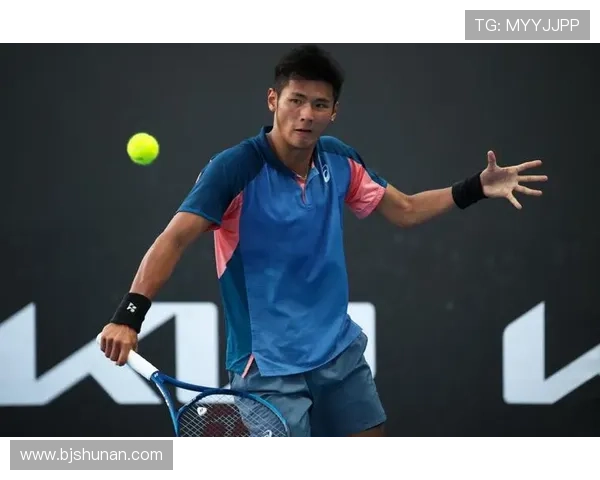 网球界新星崛起:年轻球员频频突破纪录,挑战世界顶尖选手地位 网球界新星崛起:年轻球员频频突破纪录,挑战世界顶尖选手地位