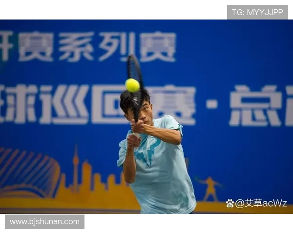 网球赛场激烈对决 新星选手勇闯决赛 迎战世界排名前十的强敌 网球赛场激烈对决 新星选手勇闯决赛 迎战世界排名前十的强敌