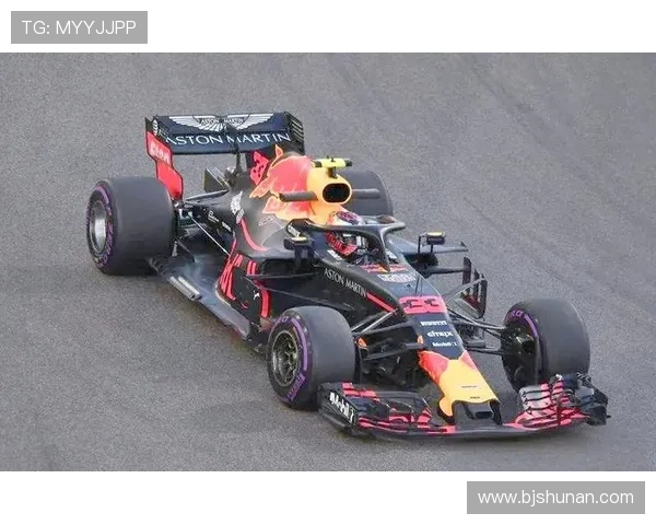 F1赛季最新动态:顶级车队激烈竞争与技术革新引发关注 F1赛季最新动态:顶级车队激烈竞争与技术革新引发关注