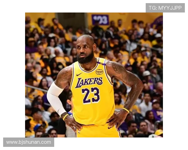 NBA最新动向：詹姆斯赛季初伤情更新 各队表现引发热议 未来走势引关注