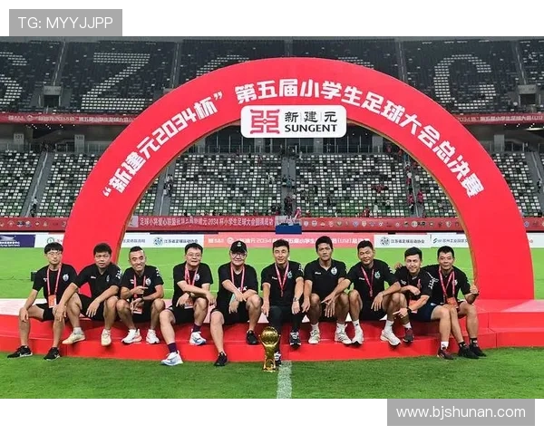 国家队新帅首秀告捷联赛新星闪耀引发转会市场热议足球改革持续推进