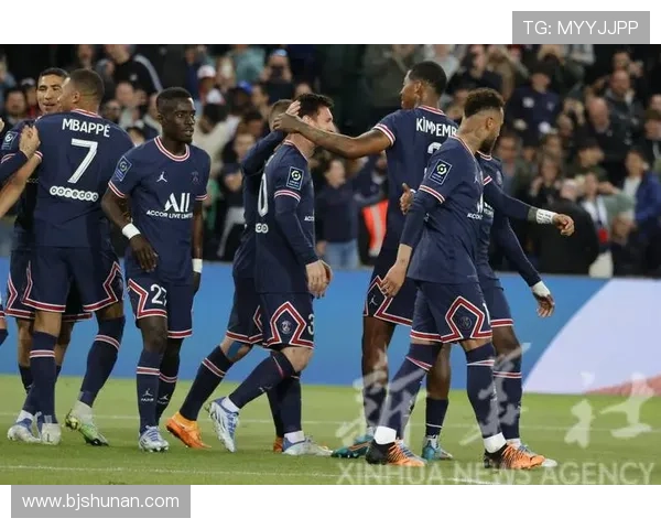 梅西领衔巴黎圣日耳曼备战新赛季 法甲冠军争夺战火热开启